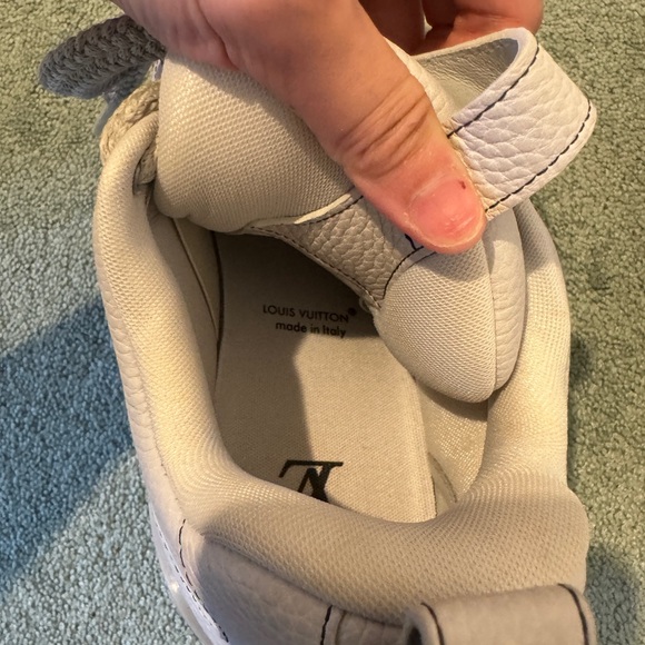 Just worn twice but they don’t fit me. - Picture 2 of 9